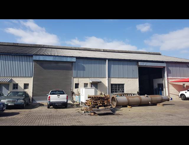 600M² FACTORY RENTED IN TRIANGLE FARM